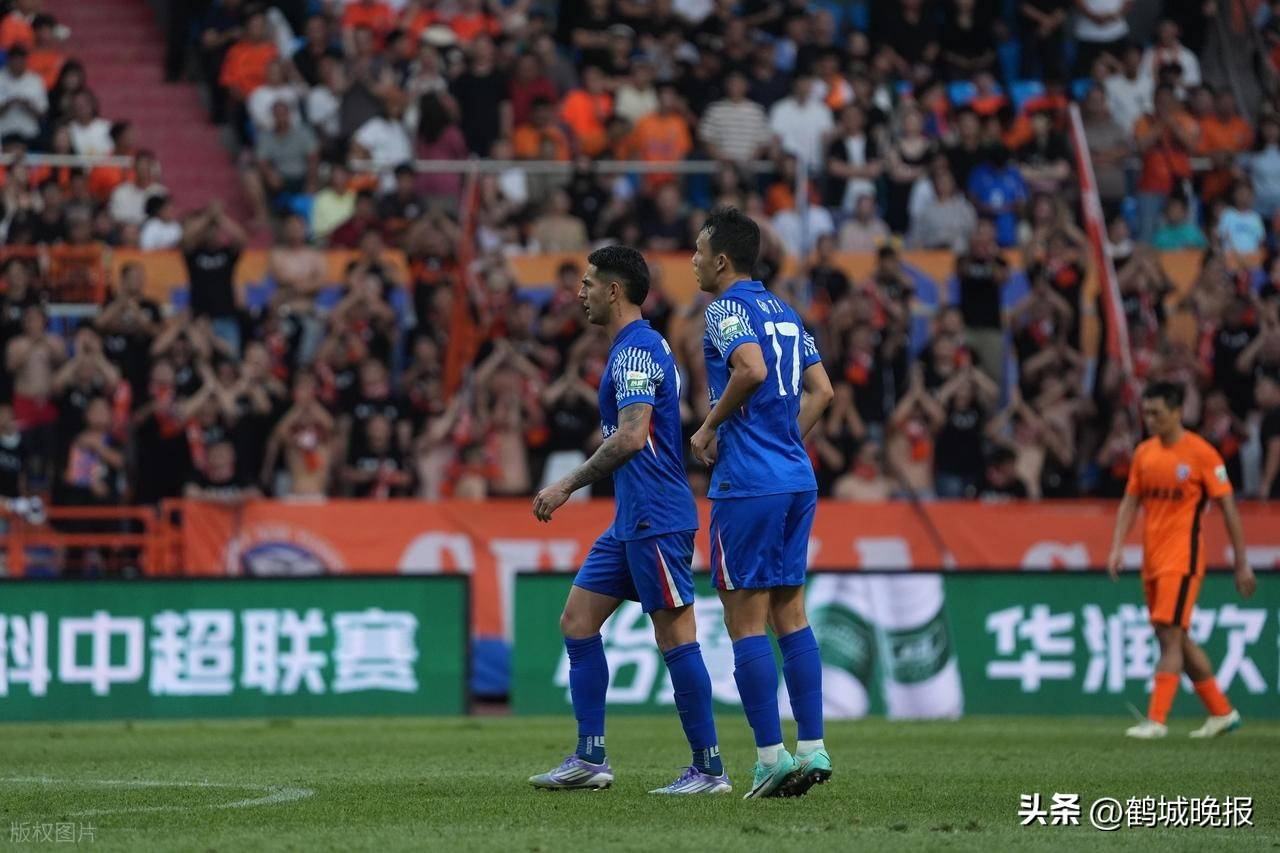 赛前尼斯备战中超，内部沟通细节曝光，球迷炸锅，训练强度明显提升