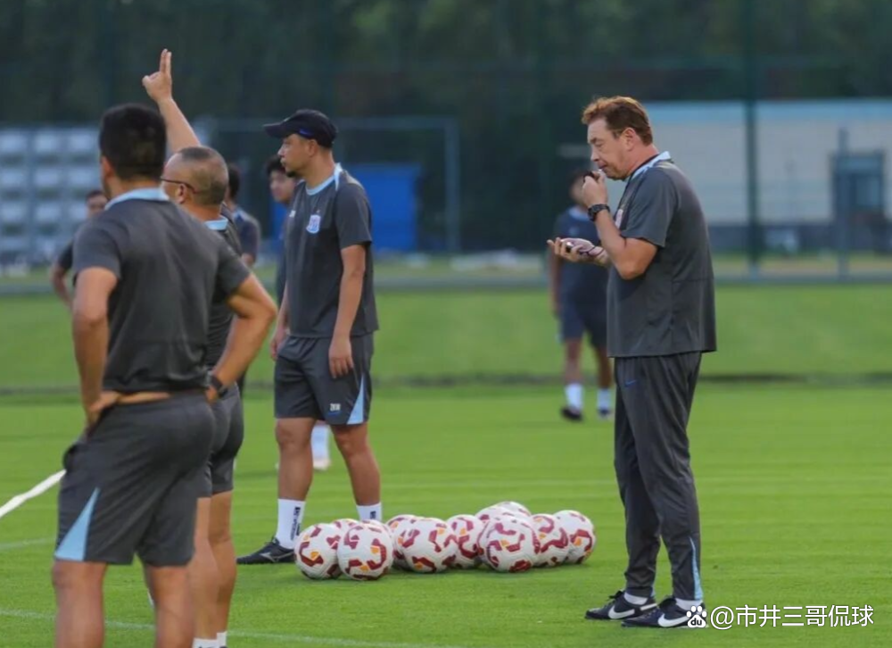 赛前尼斯备战中超，内部沟通细节曝光，球迷炸锅，训练强度明显提升