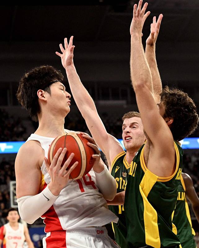 九游娱乐APP-里程碑夜法兰克福回应争议，法国杯赛后刷纪录，质疑声仍在，轮换策略成焦点的简单介绍