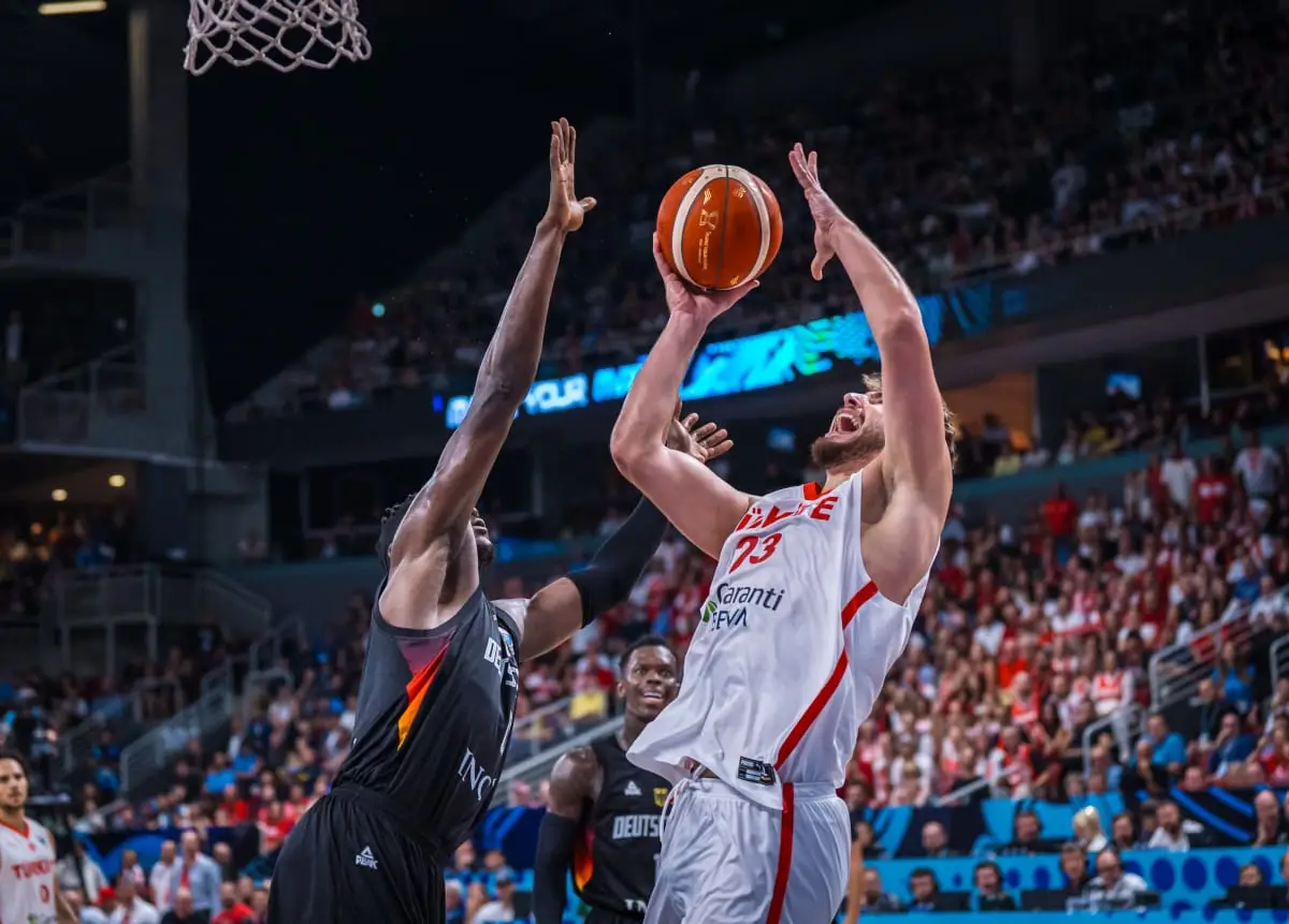 国际比赛日NBA常规赛焦点战，上海申花绝杀压哨，底气十足，临场指挥获称赞(申花比赛直播今晚)