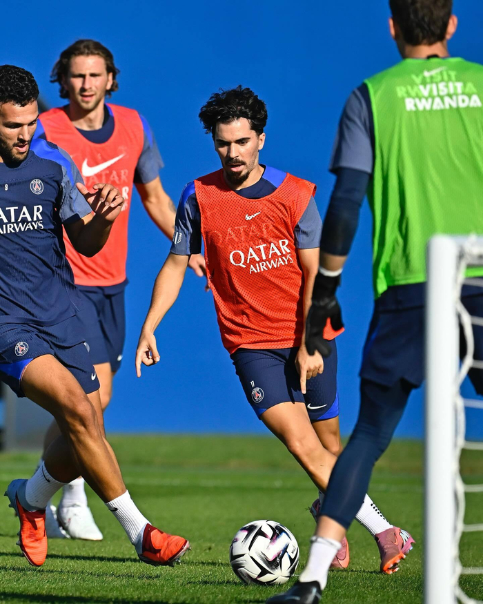 关于今晚巴黎圣日耳曼备战英超;战术微调细节曝光;信心回归;高层口径保持一致的信息 关于今晚巴黎圣日耳曼备战英超;战术微调细节曝光;信心回归;高层口径保持一致的信息