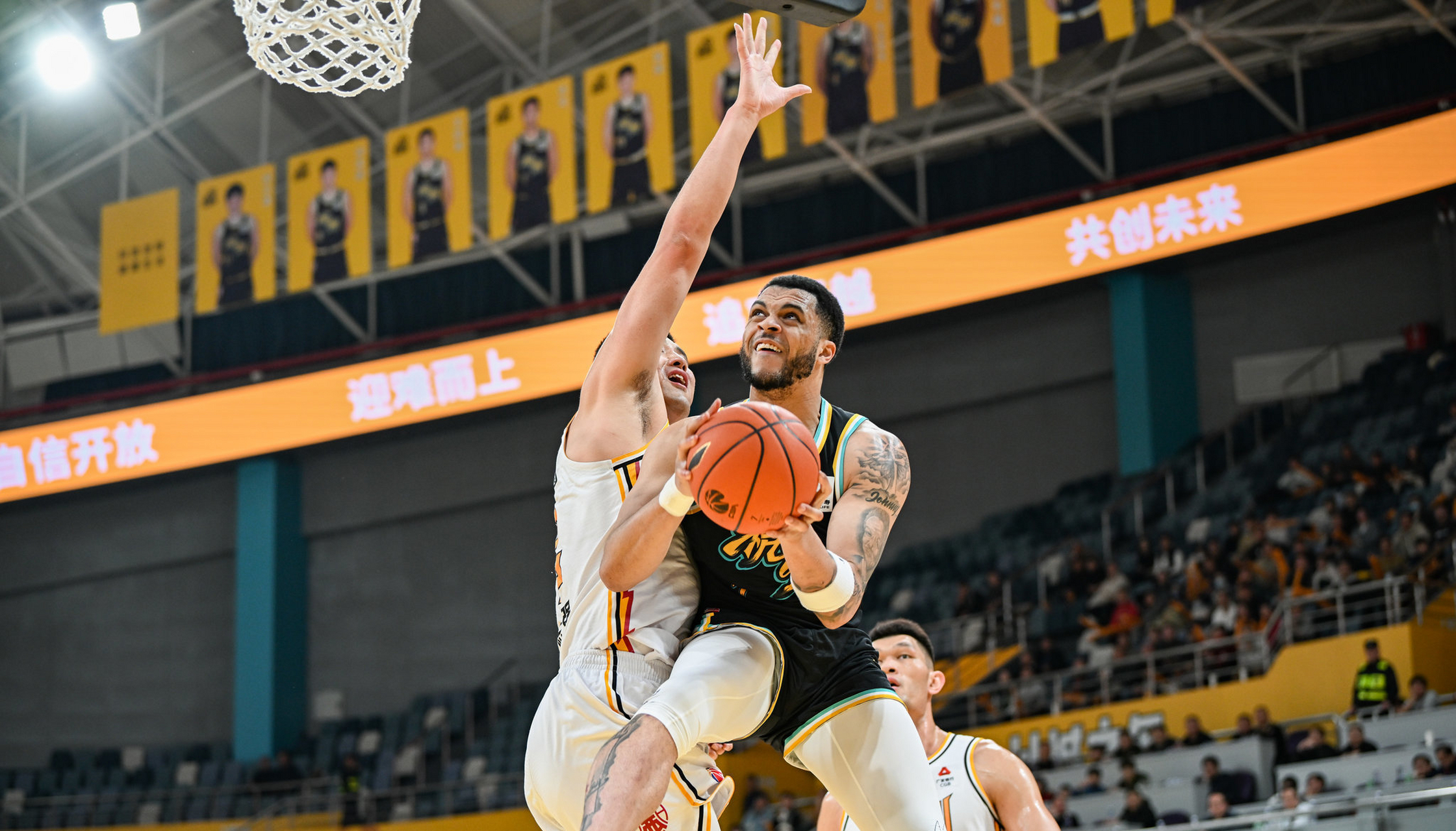 九游下载安装-冲刺阶段突围战来临，广厦男篮围绕法国杯防线松动，悬念犹存，阵容厚度经受考验的简单介绍
